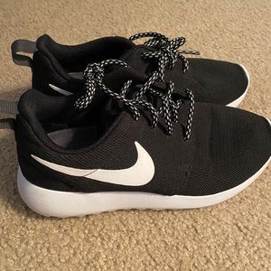 Black and white roshes